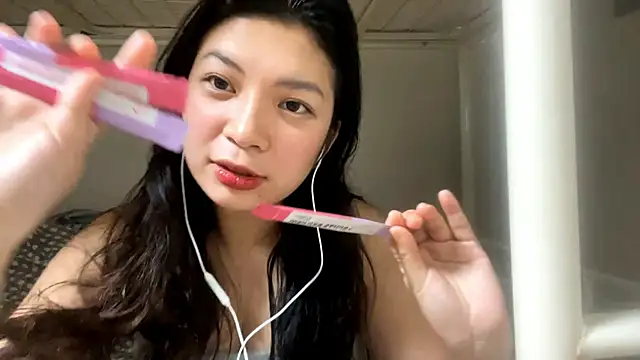 Snapshot of AlfrediaWurm chatting on March 2026 05:08:02 AM AlfrediaWurm online show from March 2026 05:08:02 AM