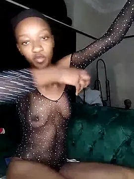 Latoya01 online show from April 2026 06:23:01 PM