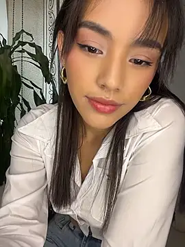Snapshot of Mia-villalobos chatting on August 2026 03:33:01 PM Mia-villalobos online show from August 2026 03:33:01 PM