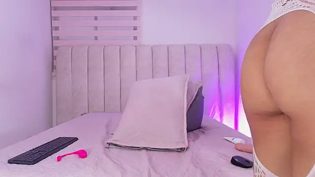 sofi velezz online show from March 2026 12:00:01 PM