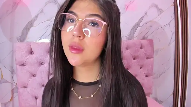 Snapshot of AbrilQuintana_ chatting on May 2026 11:39:01 AM AbrilQuintana online show from May 2026 11:39:01 AM