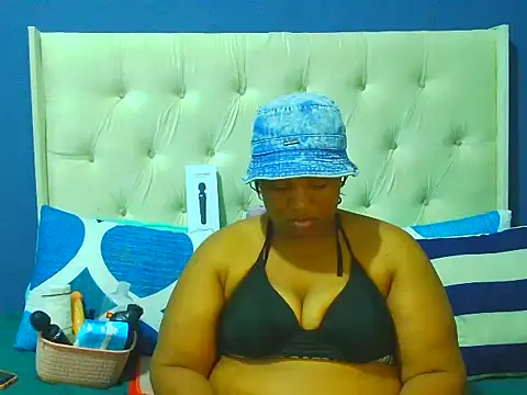 Cuddle Zee online show from March 2026 09:39:02 PM