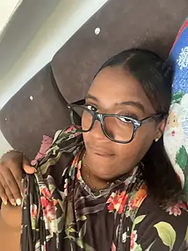 Emi rousse online show from April 2026 01:01:01 PM