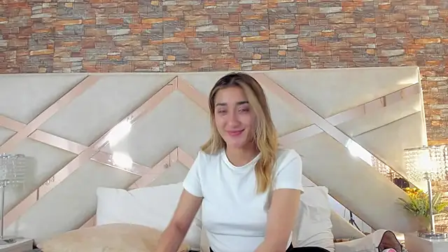 lucy davies online show from May 2026 06:09:01 PM