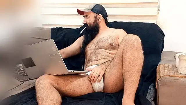 Snapshot of Barba_Negra_Fumador chatting on July 2026 05:17:02 PM Barba Negra Fumador online show from July 2026 05:17:02 PM