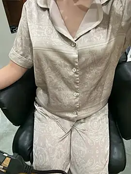 Snapshot of MiuLuxe chatting on March 2026 12:34:01 PM MiuLuxe online show from March 2026 12:34:01 PM