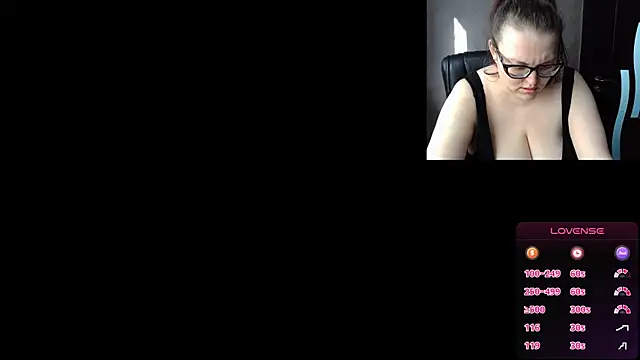 Snapshot of linafolie chatting on April 2026 12:43:01 PM linafolie online show from April 2026 12:43:01 PM
