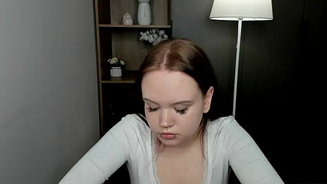 Snapshot of LeahAllsop chatting on March 2026 08:42:02 AM LeahAllsop online show from March 2026 08:42:02 AM