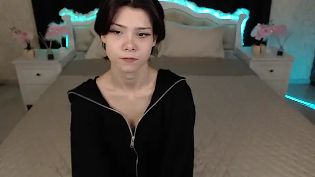 llittle-peachh online show from March 2026 05:42:01 PM