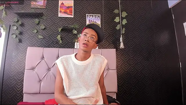 Snapshot of patrick_lovee chatting on June 2026 07:48:01 PM patrick lovee online show from June 2026 07:48:01 PM