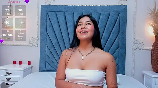 Leandra-Johnson online show from April 2026 07:58:02 PM