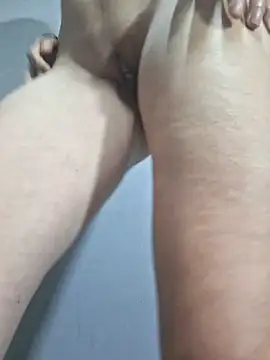 Minike75 online show from March 2026 11:31:02 PM