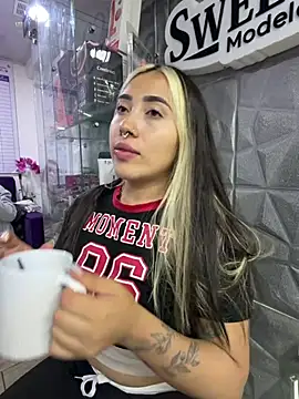 ManuelaVeeleez online show from July 2026 03:02:01 AM