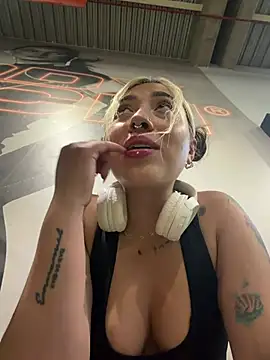 ManuelaVeeleez online show from July 2026 02:39:01 AM