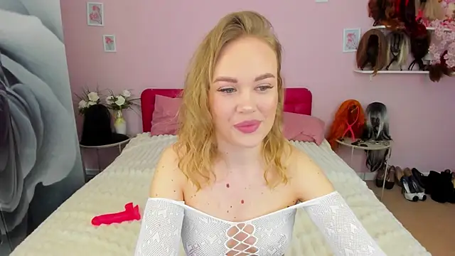 HannahWillow online show from April 2026 06:22:01 AM