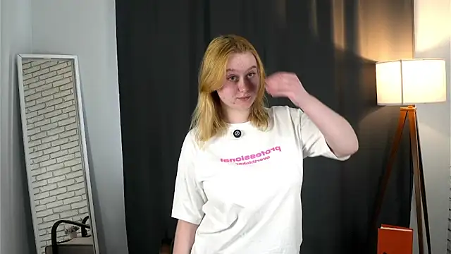 Snapshot of EdraDorsey chatting on March 2026 05:02:01 AM EdraDorsey online show from March 2026 05:02:01 AM