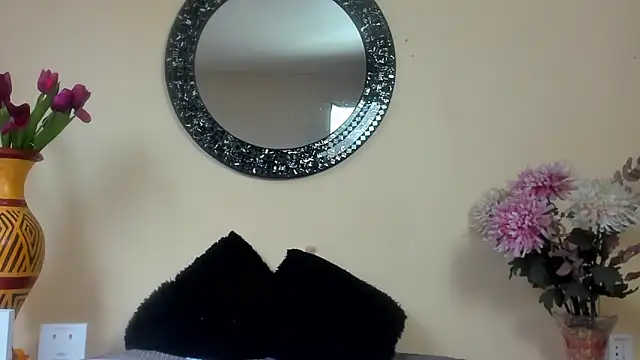 Snapshot of Maye_Milf_ chatting on March 2026 12:44:01 PM Maye Milf online show from March 2026 12:44:01 PM