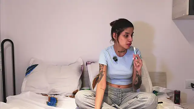 sweelexy online show from April 2026 08:01:02 PM