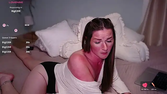 WickedWifeXO online show from June 2026 01:28:02 AM