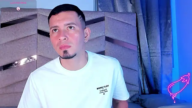 Snapshot of AxelNoiir_ chatting on March 2026 06:47:01 PM AxelNoiir online show from March 2026 06:47:01 PM