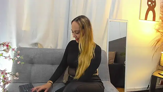 KahiaSmith online show from July 2026 02:20:01 PM