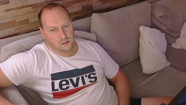 lustonfan online show from April 2026 12:50:02 PM