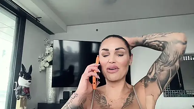 AMBER HARD online show from April 2026 08:52:02 AM