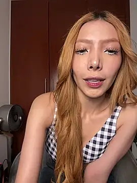 Snapshot of Suki_3 chatting on June 2026 09:48:02 PM Suki 3 online show from June 2026 09:48:02 PM