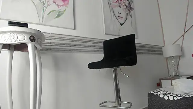 Snapshot of kristen-thomson chatting on April 2026 06:05:02 AM kristen-thomson online show from April 2026 06:05:02 AM