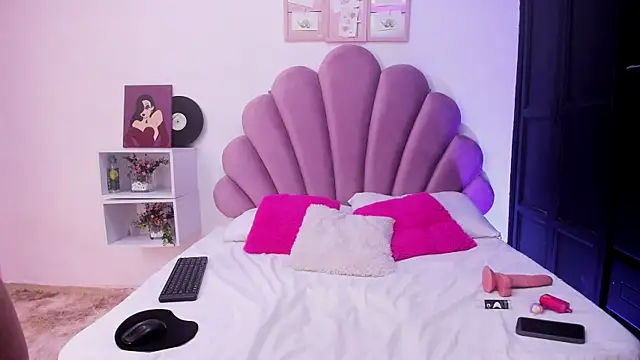 RosieCharm online show from April 2026 10:22:02 PM