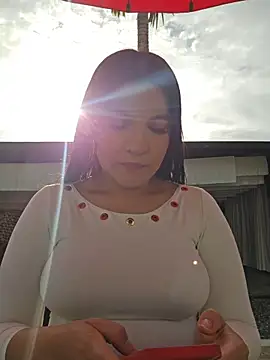 Snapshot of Pretty_Julieta chatting on May 2026 09:09:02 PM Pretty Julieta online show from May 2026 09:09:02 PM