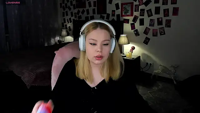 AmeliaMerris online show from April 2026 09:31:02 PM