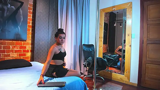 Sienna Dark online show from March 2026 11:16:02 AM