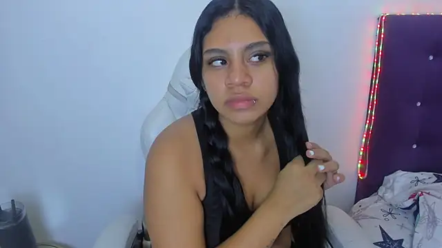 madelinesquirt online show from April 2026 07:00:02 PM
