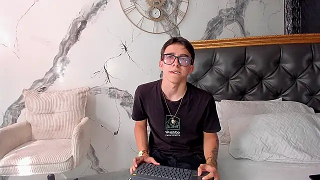 TylerCross  online show from March 2026 08:24:02 PM