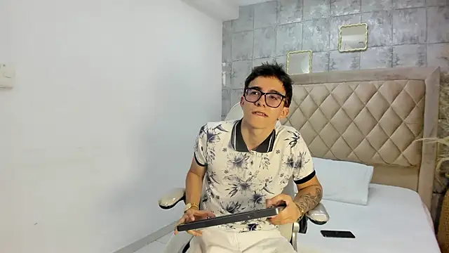 TylerCross  online show from March 2026 08:23:01 PM