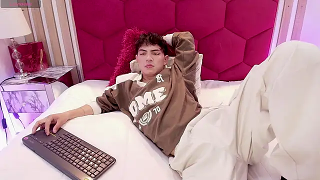 Cristopher Wild online show from March 2026 08:26:01 PM