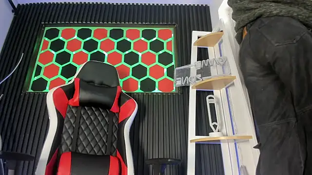 Cristopher Wild online show from April 2026 08:28:02 PM