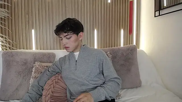 Cristopher Wild online show from April 2026 08:54:02 PM