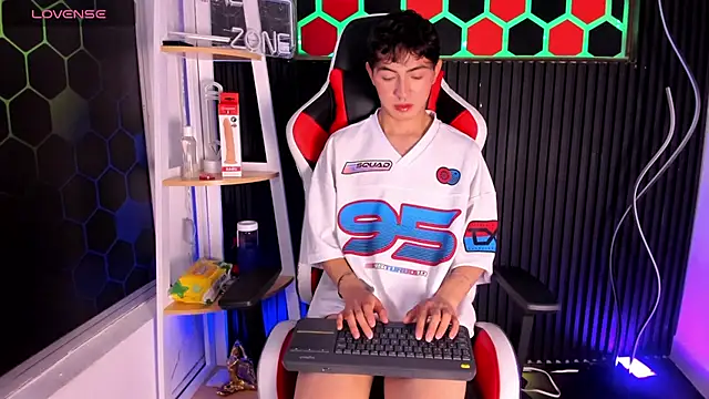 Cristopher Wild online show from April 2026 09:04:02 PM