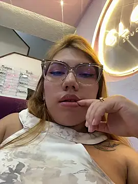 Lia Sterling online show from April 2026 05:18:01 PM