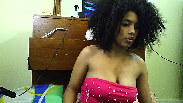 Snapshot of Larita_curly chatting on April 2026 10:45:01 PM Larita curly online show from April 2026 10:45:01 PM