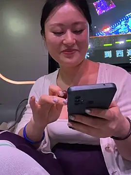 Yolanda9 online show from April 2026 02:06:01 PM