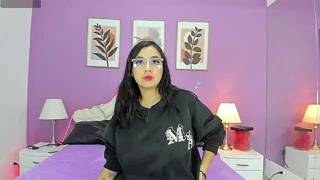 YayaQueen online show from June 2026 12:21:02 PM