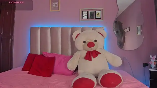 nikkita dragon  online show from April 2026 07:58:01 PM