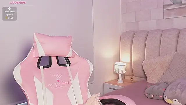 Alanna-Rosse online show from April 2026 12:00:02 PM