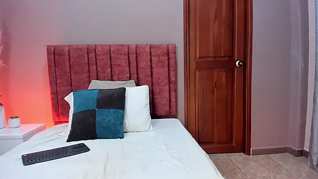 FreyaCameron online show from April 2026 12:58:02 PM