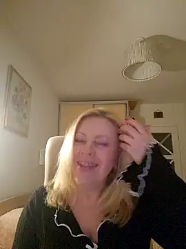 JanieLight53 online show from April 2026 05:10:01 PM