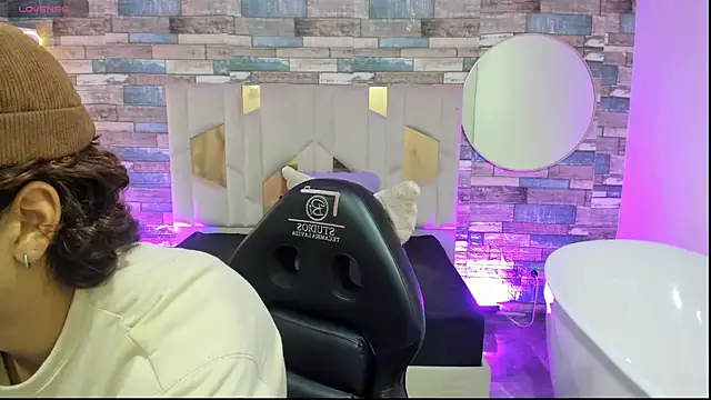 JUSTIN TAY1 online show from April 2026 11:49:01 AM