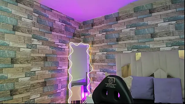 JUSTIN TAY1 online show from April 2026 11:46:02 AM